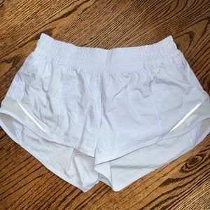 Lululemon Hottie Hot Shorts 2.5”